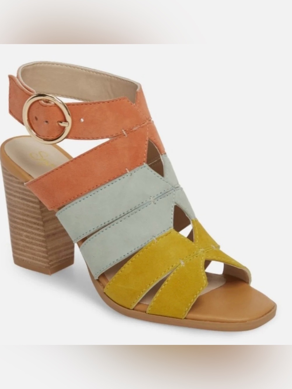 Seychelles Completely Engaged in Pastel